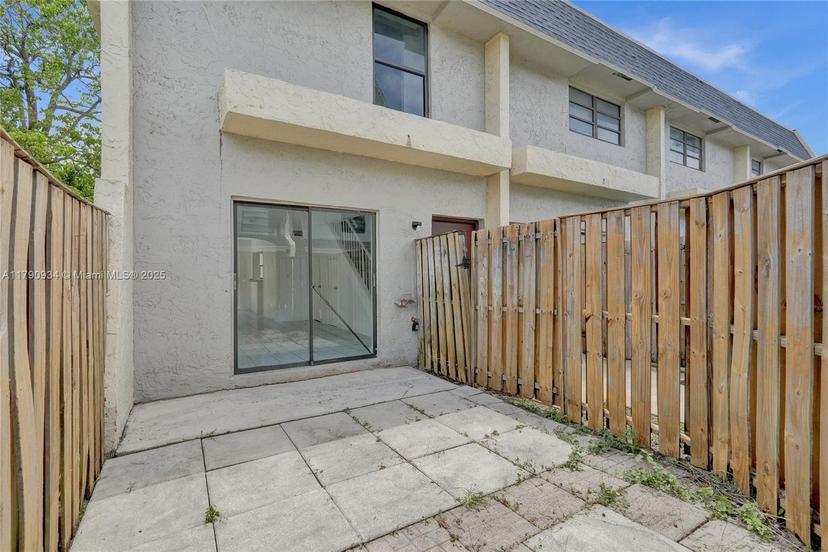 Picture of 2306 NW 52Nd Ave # 2306, Lauderhill FL 33313