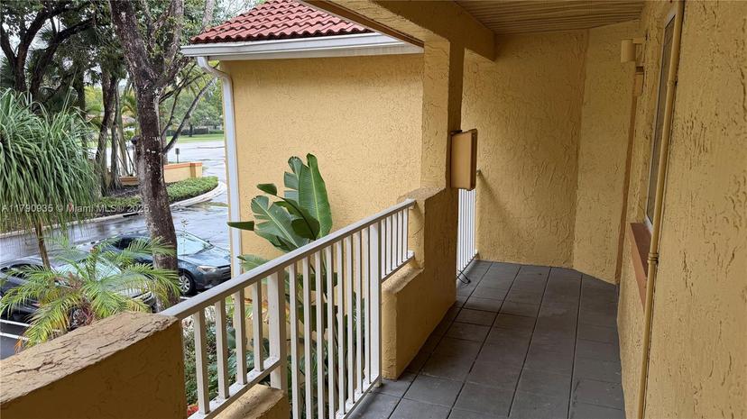 Picture of 906 Coral Club Dr # 906, Coral Springs FL 33071