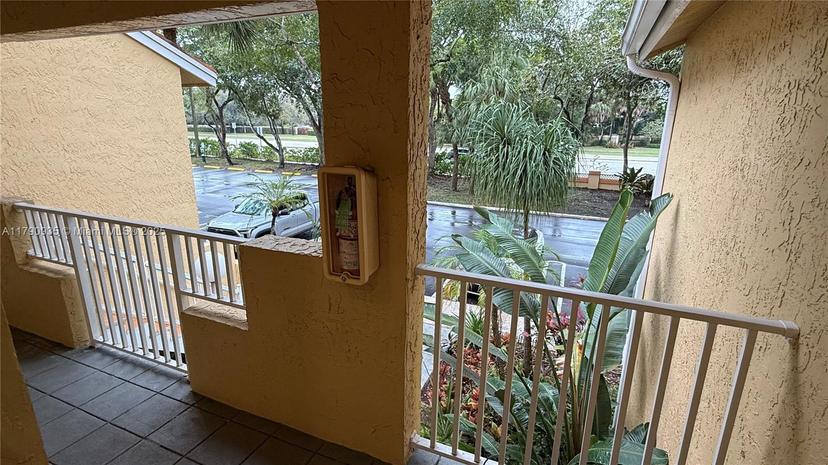 Picture of 906 Coral Club Dr # 906, Coral Springs FL 33071