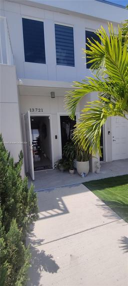 Picture of 13721 SW 259Th Ln, Homestead, FL 33032