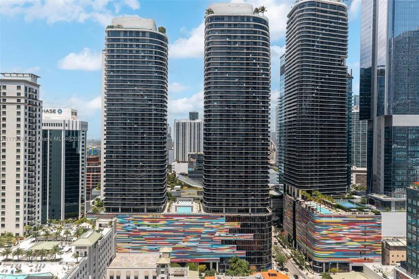 Picture of 45 SW 9Th St # 1205, Miami FL 33130