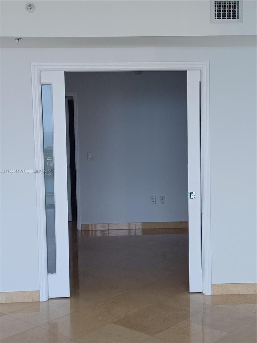 Picture of 19400 Turnberry Way # 1831, Aventura FL 33180