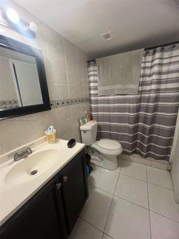 Picture of 482 NW 165Th St Rd # A203, Miami, FL 33169