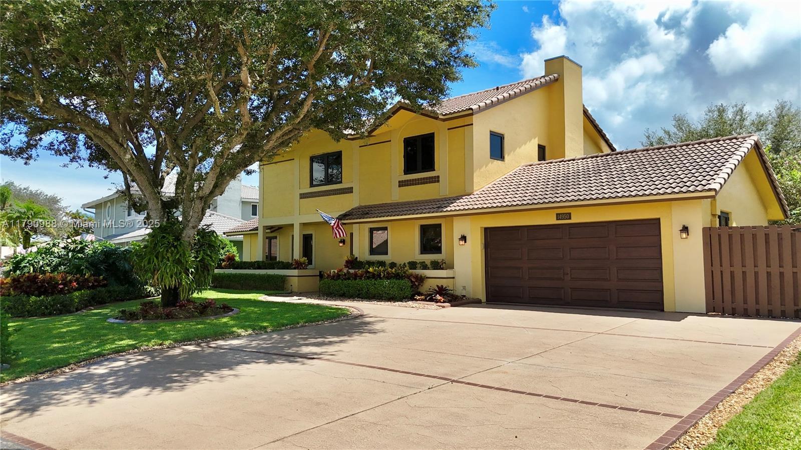 Picture of 14950 Featherstone Way, Davie, FL 33331