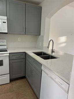 Picture of 7985 NW 8Th St # 110A, Miami, FL 33126