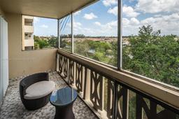 Picture of 800 NE 195Th St # 518, Miami, FL 33179
