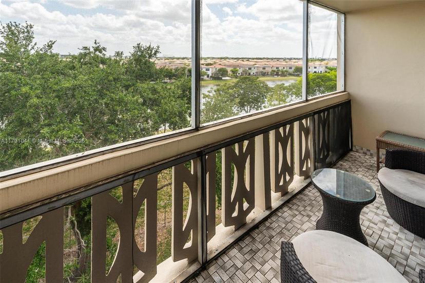 Picture of 800 NE 195Th St # 518, Miami FL 33179
