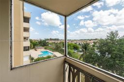 Picture of 800 NE 195Th St # 518, Miami, FL 33179