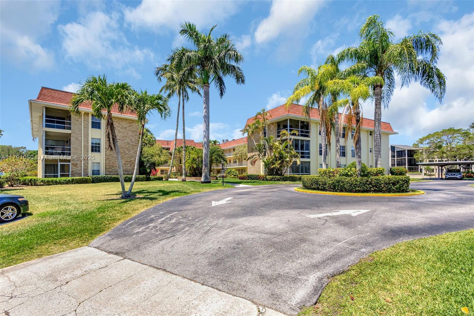 Picture of 5540 Tamberlane Cir # 316, Palm Beach Gardens, FL 33418
