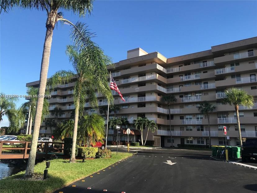 Picture of 250 Jacaranda Dr # 402, Plantation FL 33324