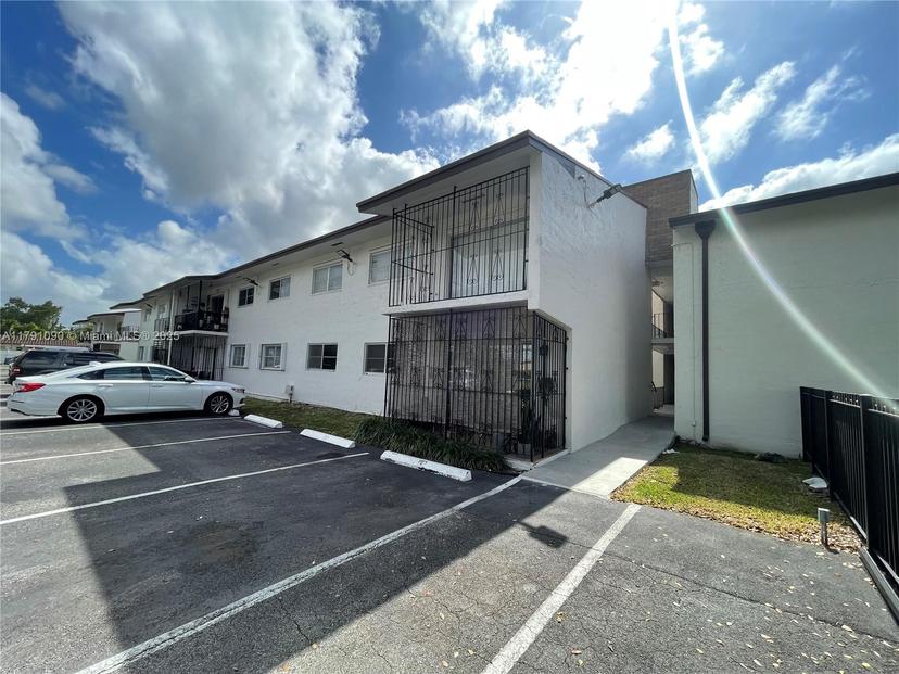Picture of 9520 SW 8Th St # 211, Miami FL 33174