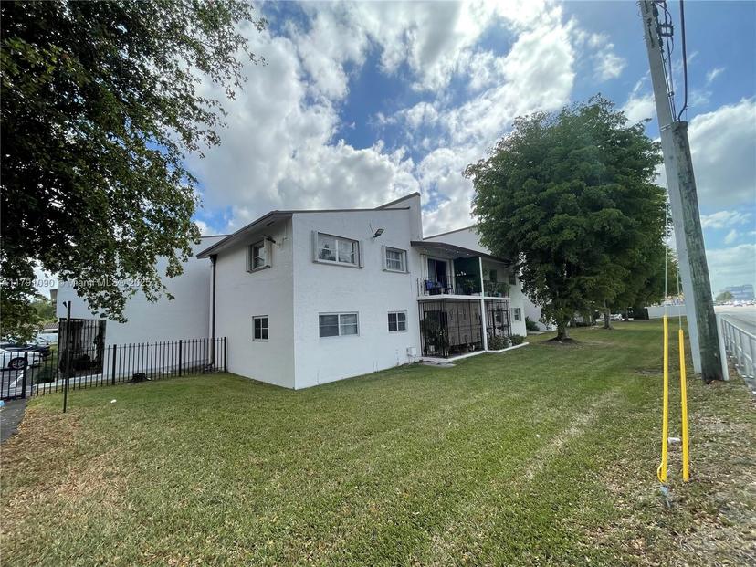 Picture of 9520 SW 8Th St # 211, Miami FL 33174