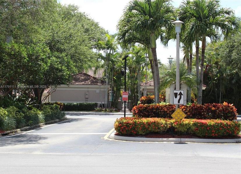 Picture of 2405 NW 97Th Ter, Pembroke Pines FL 33024