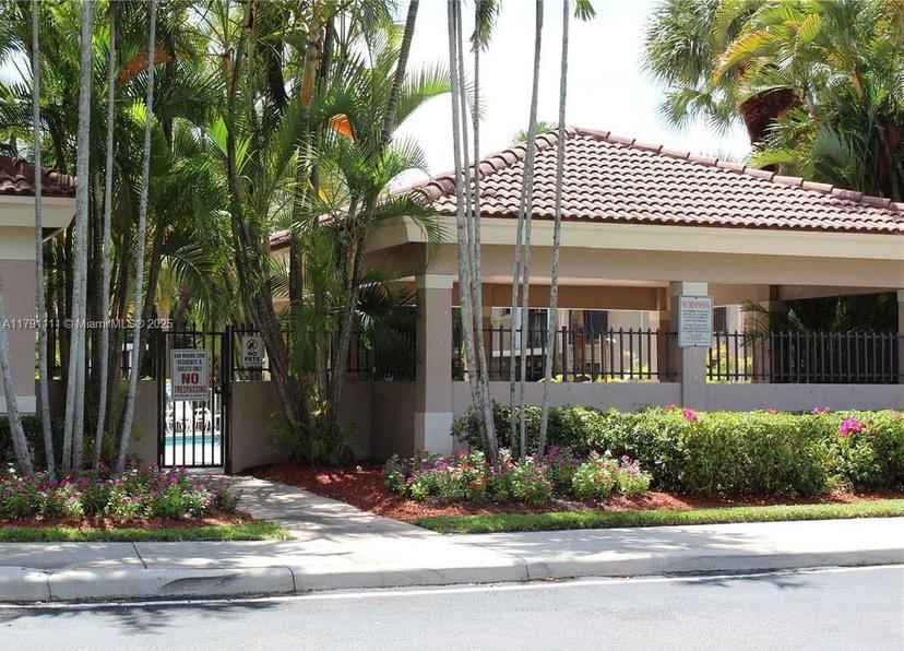 Picture of 2405 NW 97Th Ter, Pembroke Pines FL 33024