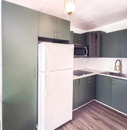 Picture of 7928 Harding Ave # 2, Miami Beach, FL 33141