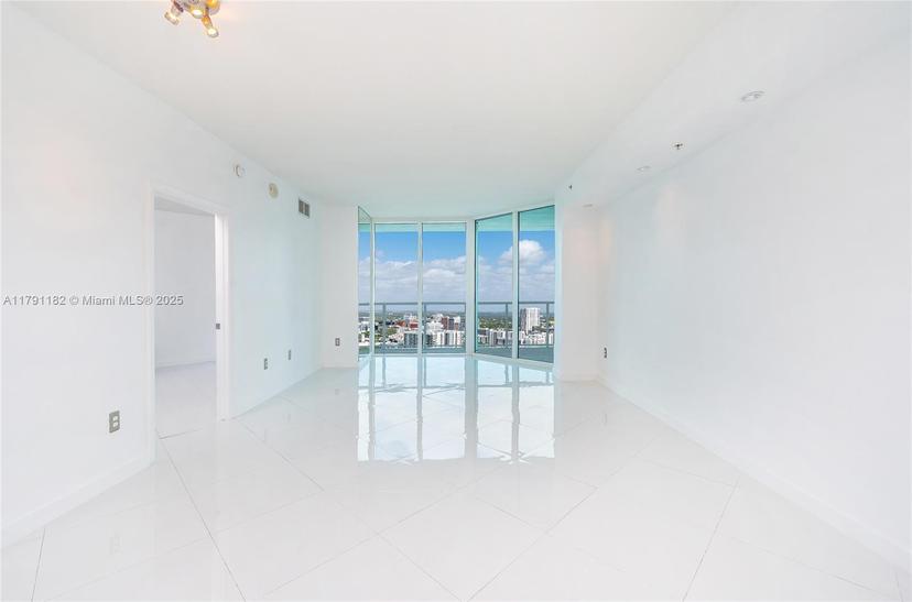 Picture of 1900 N Bayshore Dr # 2816, Miami FL 33132