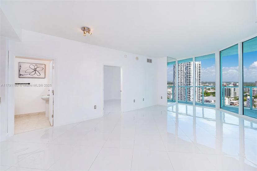 Picture of 1900 N Bayshore Dr # 2816, Miami FL 33132