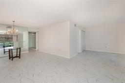 Picture of 1100 Colony Point Cir # 208, Pembroke Pines, FL 33026
