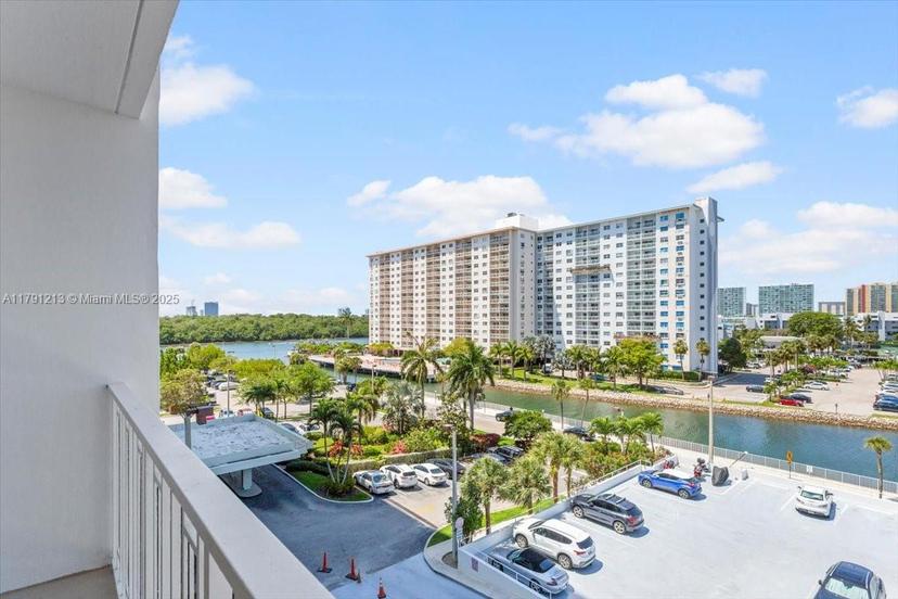 Picture of 500 Bayview Dr # 527, Sunny Isles Beach FL 33160