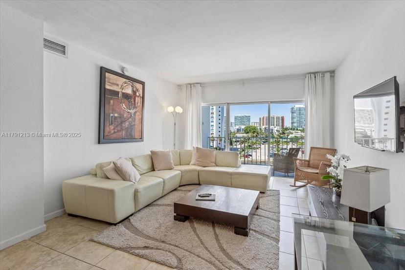 Picture of 500 Bayview Dr # 527, Sunny Isles Beach FL 33160