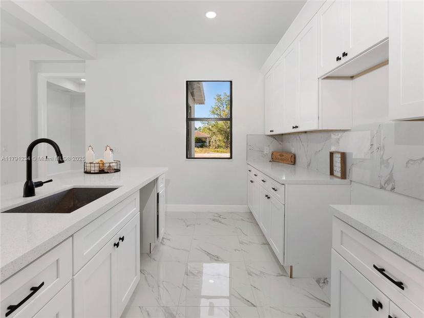 Picture of 923 Winters St E, Lehigh Acres FL 33974