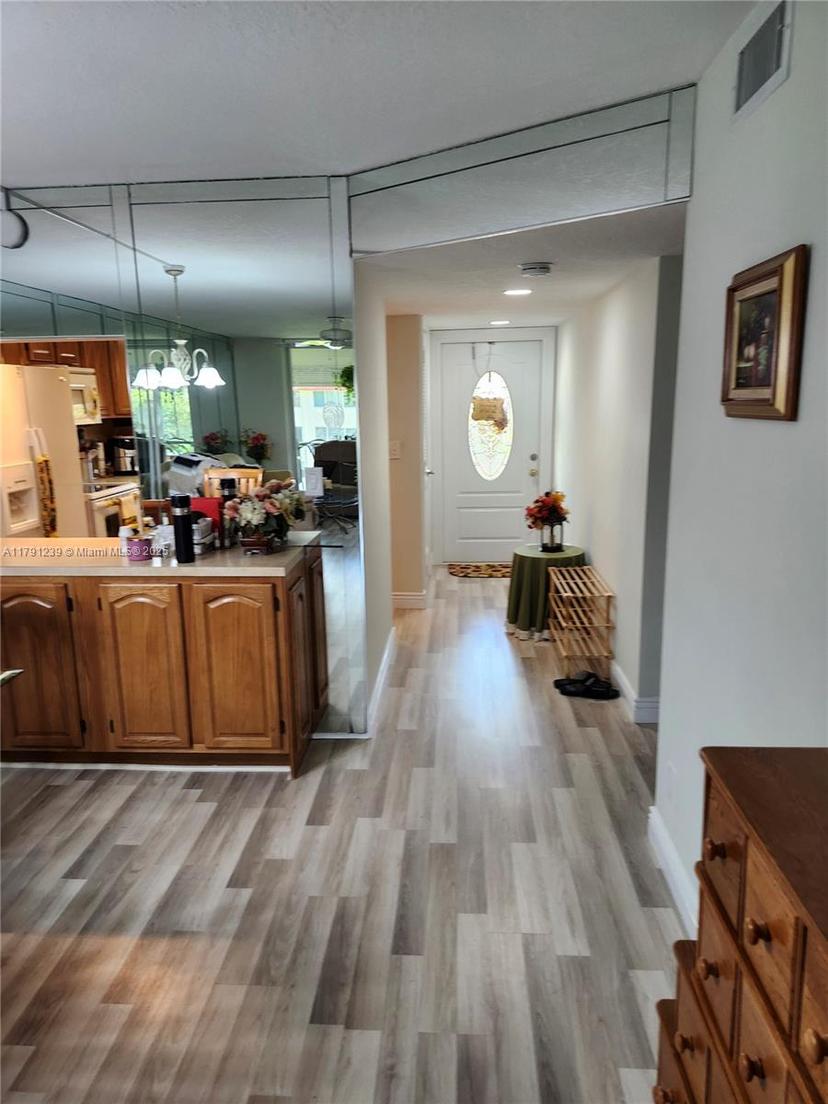 Picture of 9420 S Hollybrook Lake Dr # 302, Pembroke Pines FL 33025