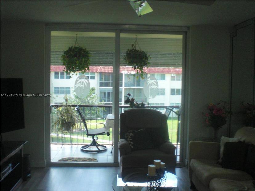 Picture of 9420 S Hollybrook Lake Dr # 302, Pembroke Pines FL 33025
