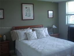 Picture of 9420 S Hollybrook Lake Dr # 302, Pembroke Pines, FL 33025