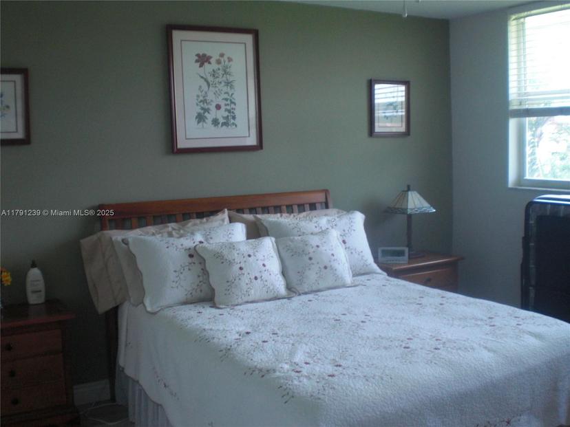 Picture of 9420 S Hollybrook Lake Dr # 302, Pembroke Pines FL 33025