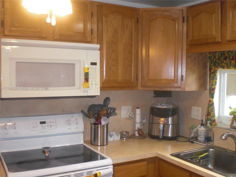Picture of 9420 S Hollybrook Lake Dr # 302, Pembroke Pines FL 33025