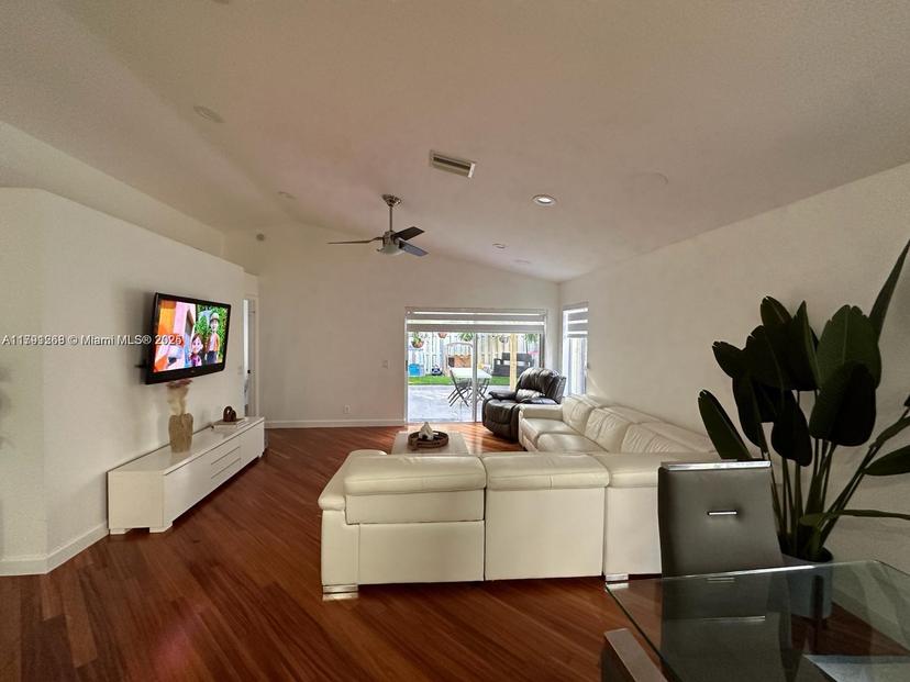 Picture of 591 Talavera Rd, Weston FL 33326