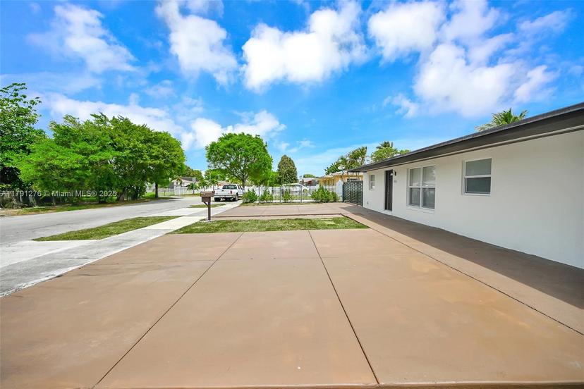 Picture of 20431 NW 46Th Ave, Miami Gardens FL 33055