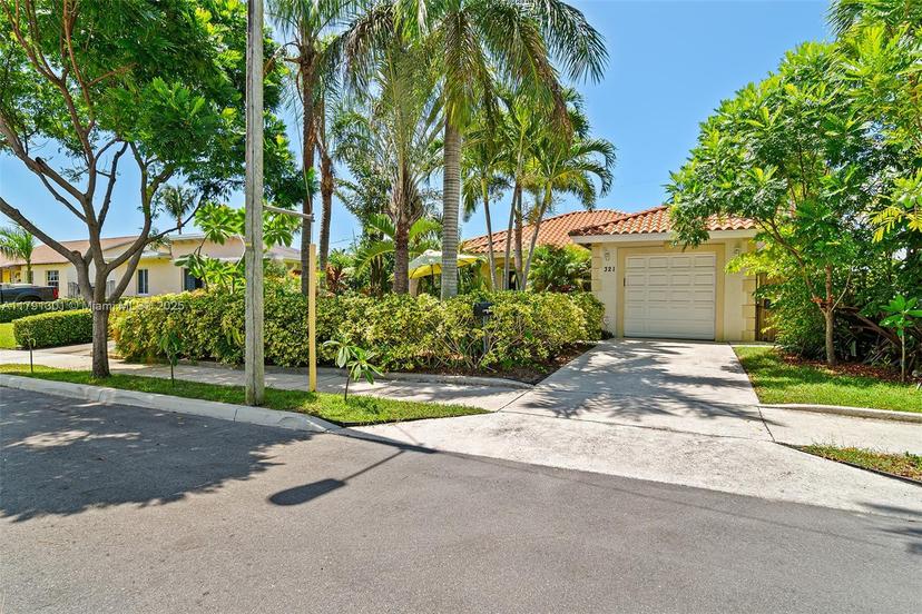 Picture of 321 Princeton Dr, Lake Worth FL 33460