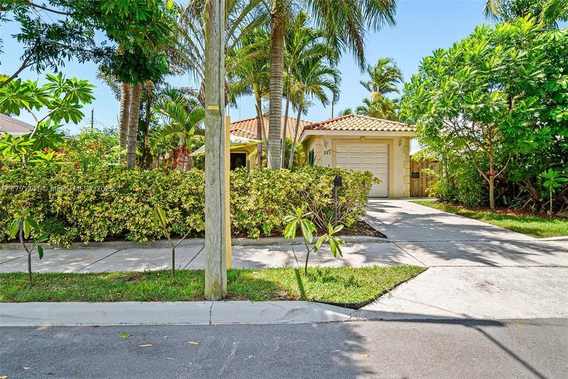 Picture of 321 Princeton Dr, Lake Worth FL 33460