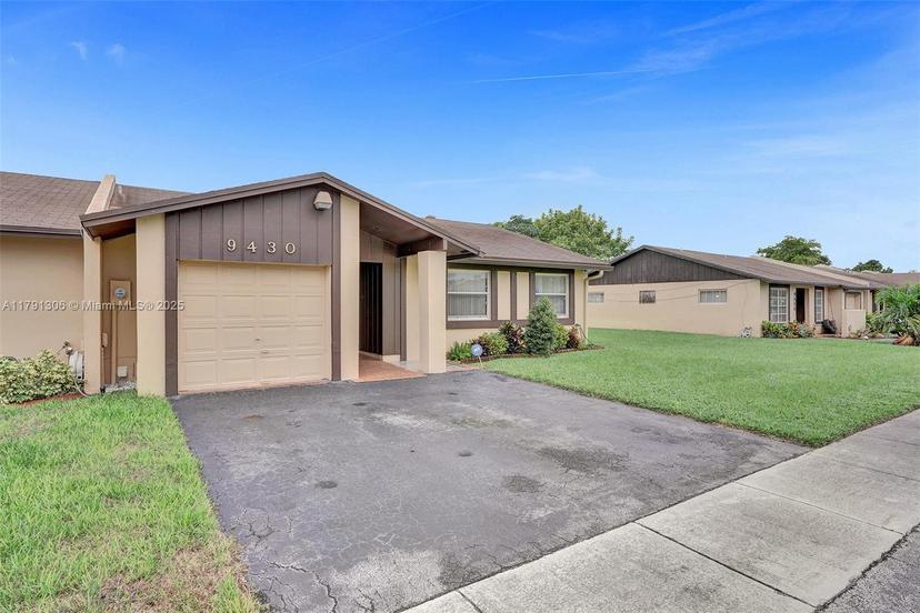 Picture of 9430 S Meadows Cir, Miramar FL 33025