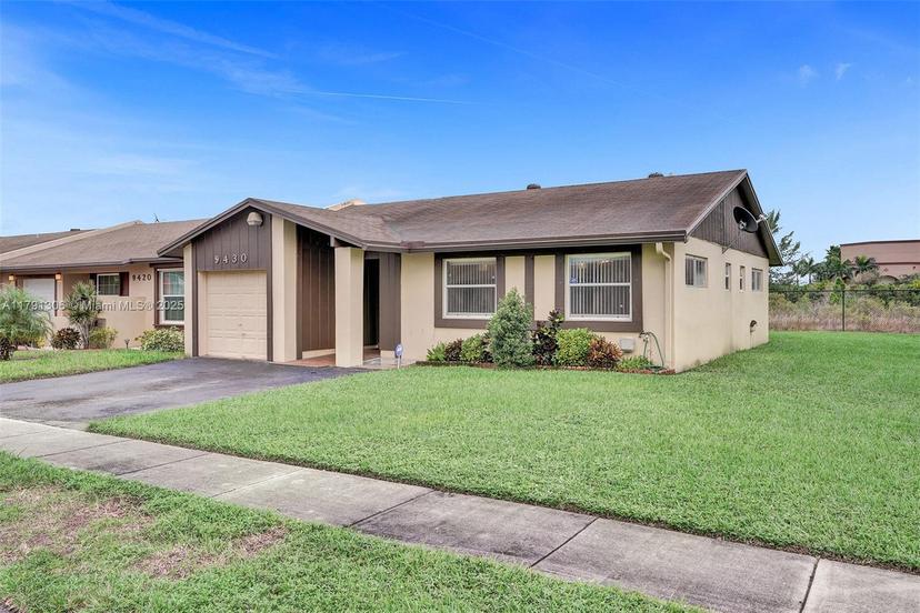 Picture of 9430 S Meadows Cir, Miramar FL 33025