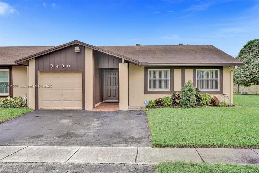 Picture of 9430 S Meadows Cir, Miramar FL 33025