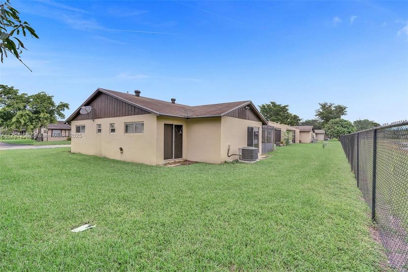 Picture of 9430 S Meadows Cir, Miramar FL 33025