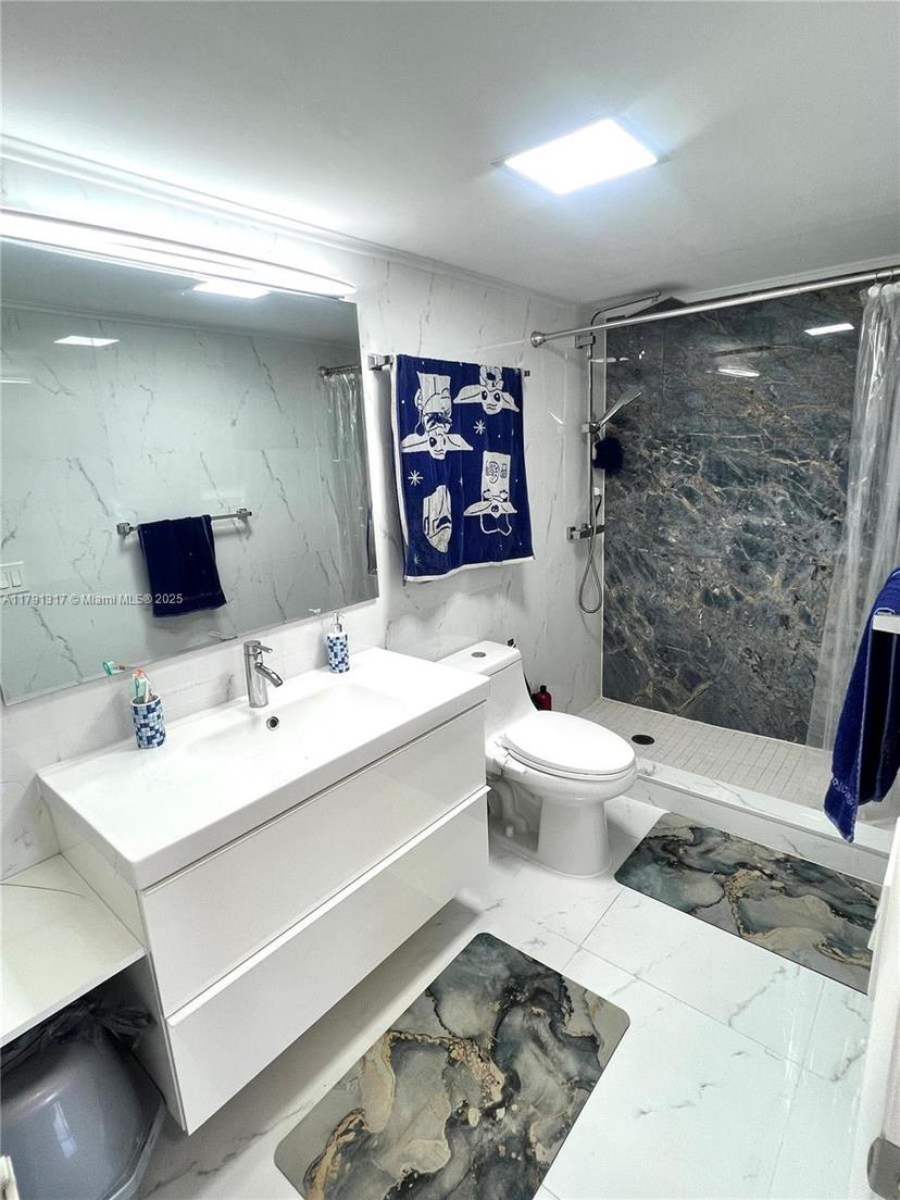 Picture of 437 Golden Isles Dr # 14G, Hallandale Beach FL 33009