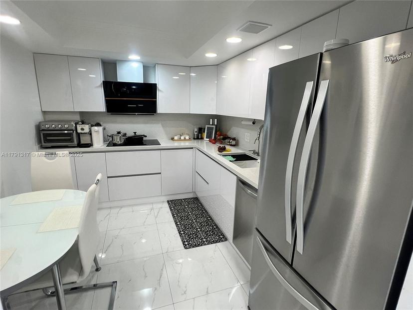 Picture of 437 Golden Isles Dr # 14G, Hallandale Beach FL 33009
