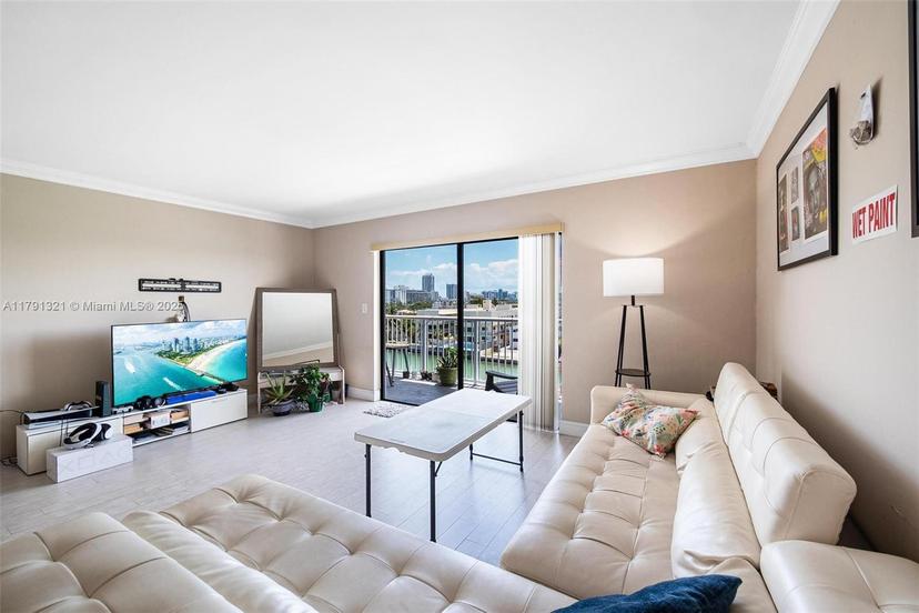 Picture of 110 S Shore Dr # 6D, Miami Beach FL 33141