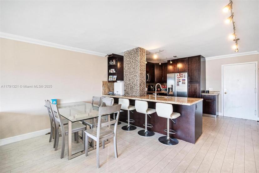 Picture of 110 S Shore Dr # 6D, Miami Beach FL 33141
