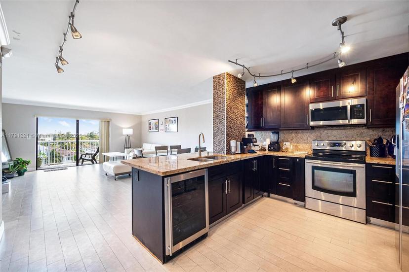 Picture of 110 S Shore Dr # 6D, Miami Beach FL 33141