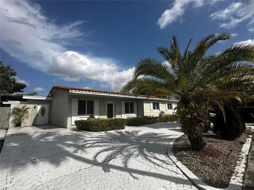 Picture of 17901 NW 82Nd Ave, Hialeah FL 33015