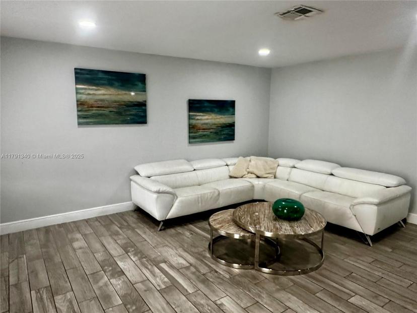Picture of 17901 NW 82Nd Ave, Hialeah FL 33015