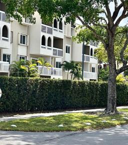 Picture of 7740 Camino Real # 409, Miami, FL 33143