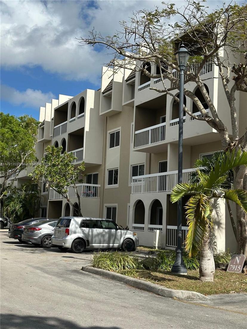 Picture of 7740 Camino Real # 409, Miami FL 33143