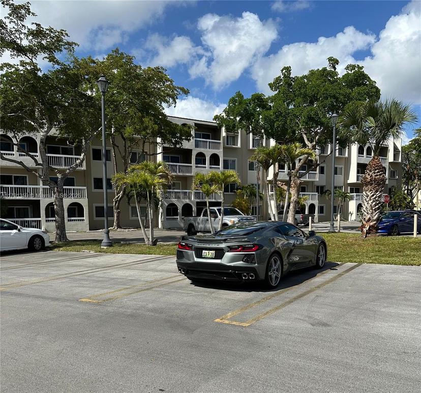 Picture of 7740 Camino Real # 409, Miami FL 33143