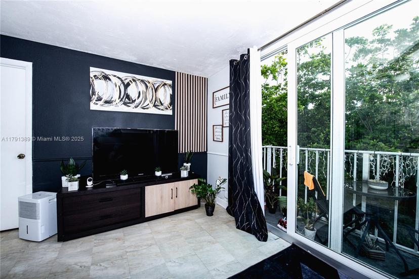 Picture of 1740 NW N River Dr # 607, Miami FL 33125