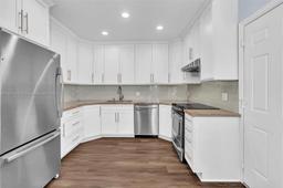 Picture of 23140 Island Vw # 3, Boca Raton, FL 33433